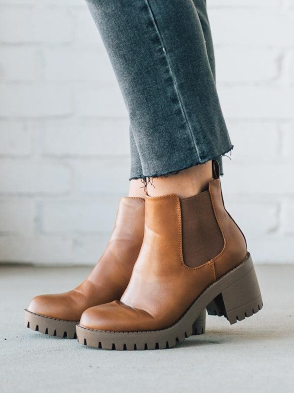Chunky Chelsea Boots Brown Lug Sole slip on grunge edgy Dark Academia Fall Core